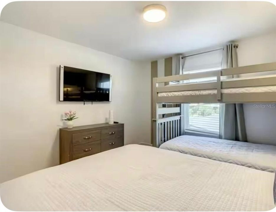 For Sale: $550,000 (4 beds, 3 baths, 1902 Square Feet)