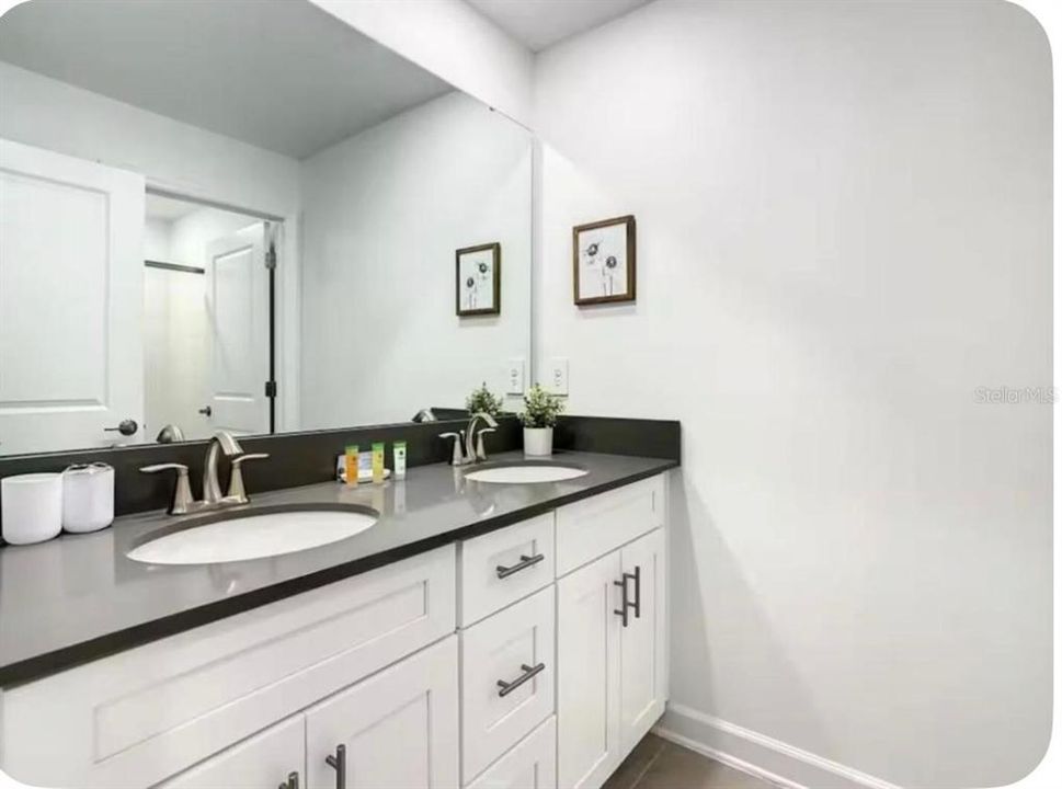 For Sale: $550,000 (4 beds, 3 baths, 1902 Square Feet)