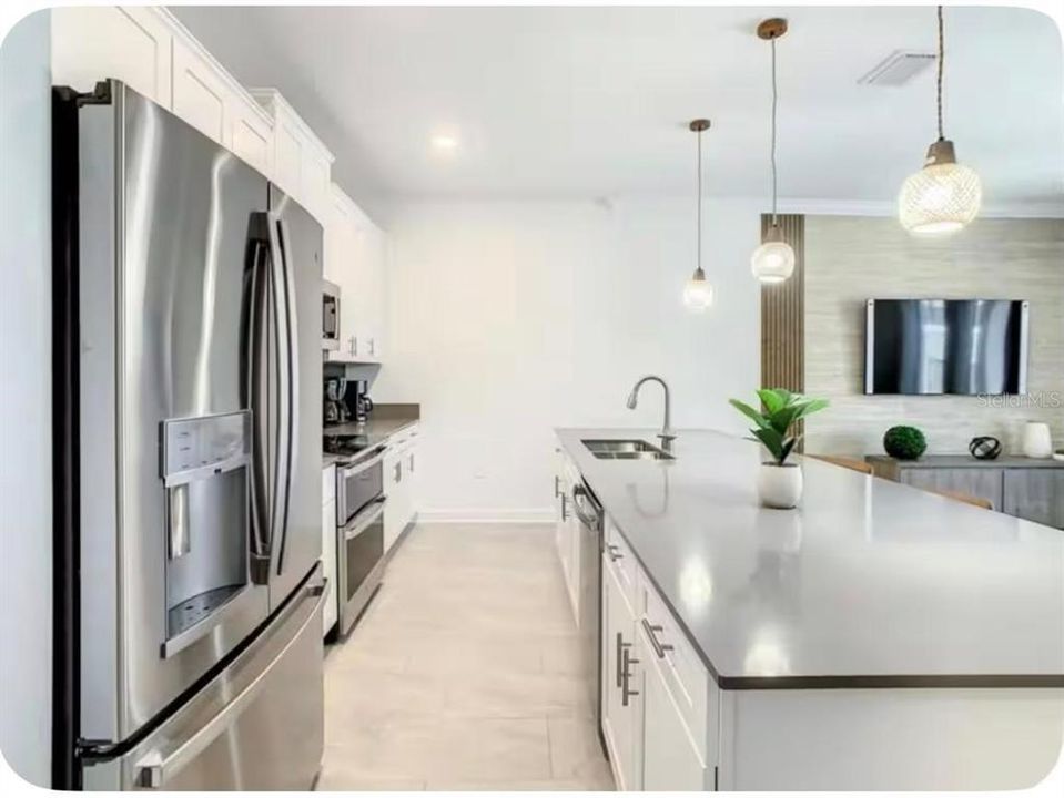 For Sale: $550,000 (4 beds, 3 baths, 1902 Square Feet)