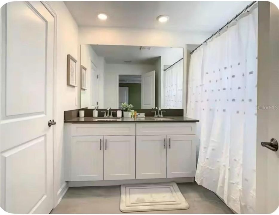 For Sale: $550,000 (4 beds, 3 baths, 1902 Square Feet)