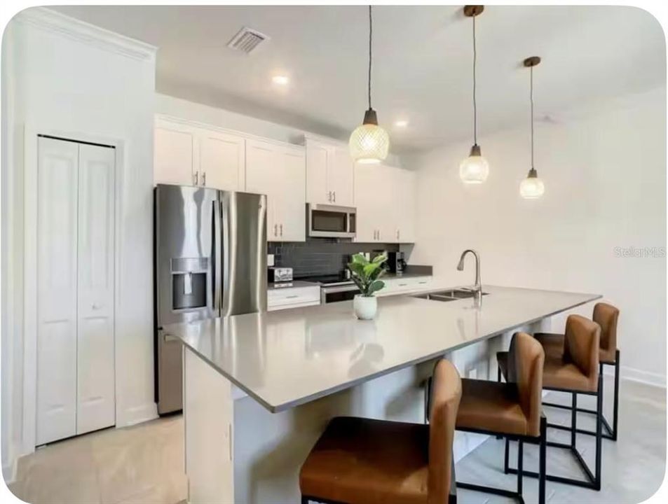 For Sale: $550,000 (4 beds, 3 baths, 1902 Square Feet)