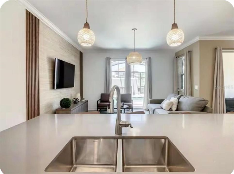 For Sale: $550,000 (4 beds, 3 baths, 1902 Square Feet)