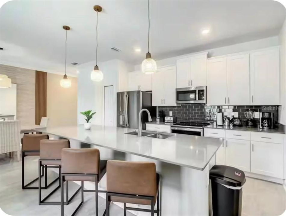 For Sale: $550,000 (4 beds, 3 baths, 1902 Square Feet)