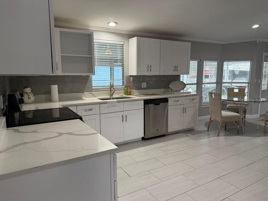 待售: $99,000 (2 贝兹, 1 浴室, 1400 平方英尺)