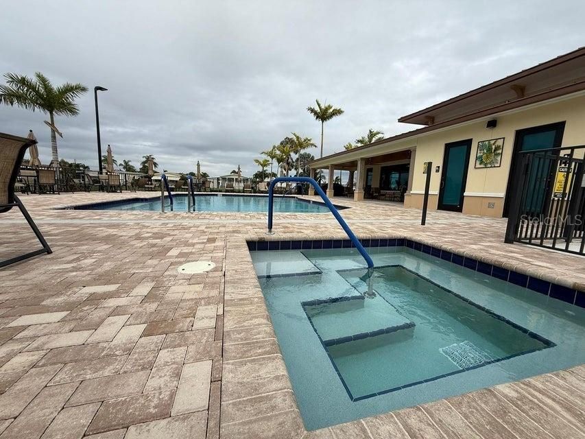 待售: $99,000 (2 贝兹, 1 浴室, 1400 平方英尺)