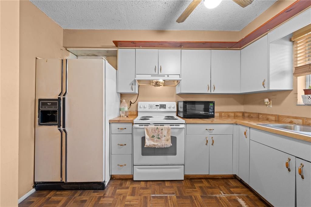 For Sale: $269,900 (3 beds, 1 baths, 1352 Square Feet)