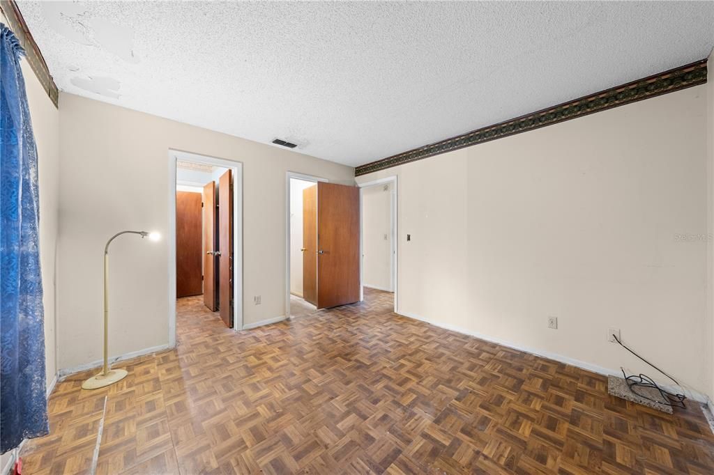 For Sale: $269,900 (3 beds, 1 baths, 1352 Square Feet)