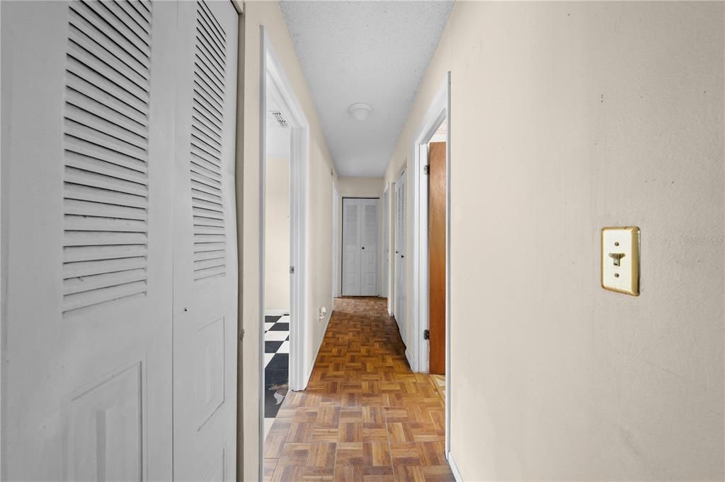 For Sale: $269,900 (3 beds, 1 baths, 1352 Square Feet)