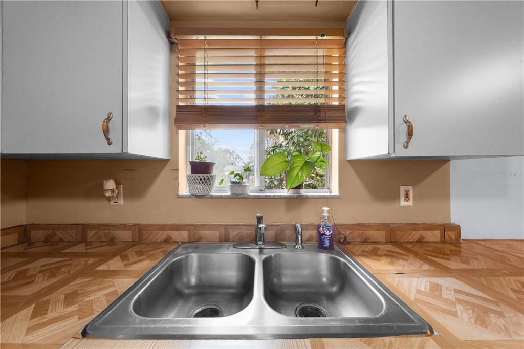 For Sale: $269,900 (3 beds, 1 baths, 1352 Square Feet)