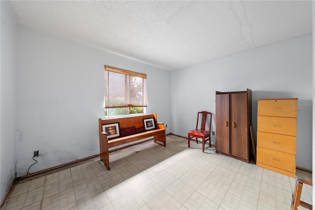 For Sale: $269,900 (3 beds, 1 baths, 1352 Square Feet)