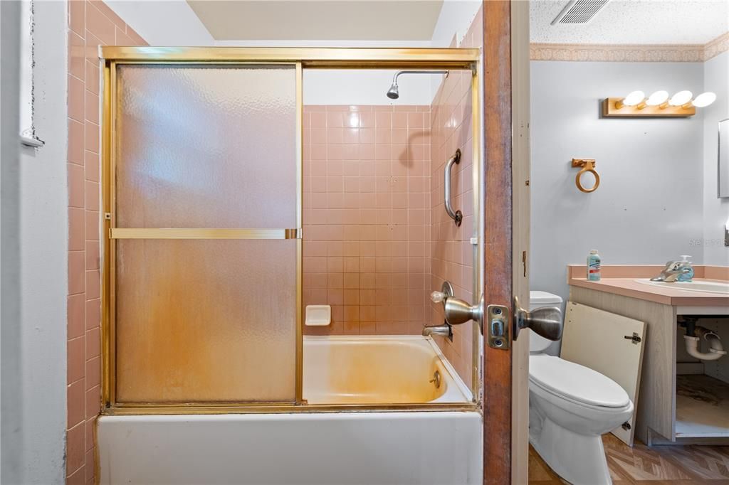 For Sale: $269,900 (3 beds, 1 baths, 1352 Square Feet)