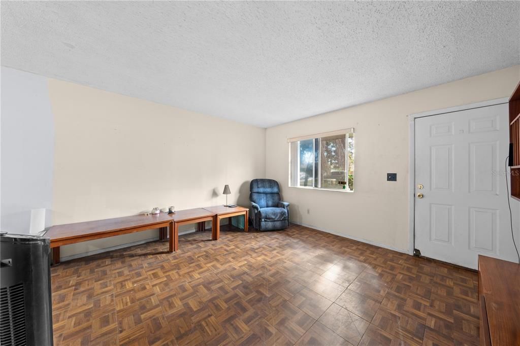 For Sale: $269,900 (3 beds, 1 baths, 1352 Square Feet)