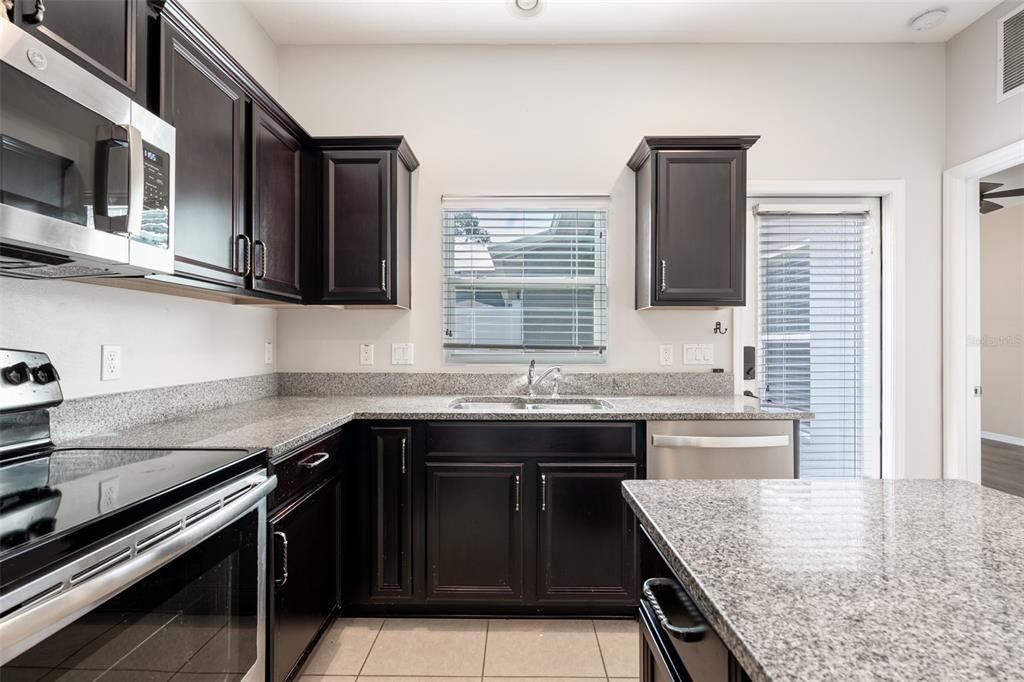 На продажу: $324,000 (3 спален, 2 ванн, 1629 Квадратных фут)