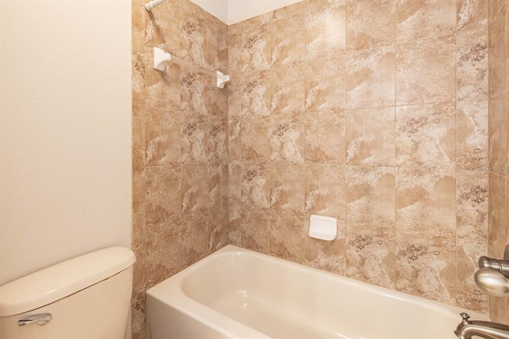 出租: $3,000 (4 贝兹, 3 浴室, 2736 平方英尺)