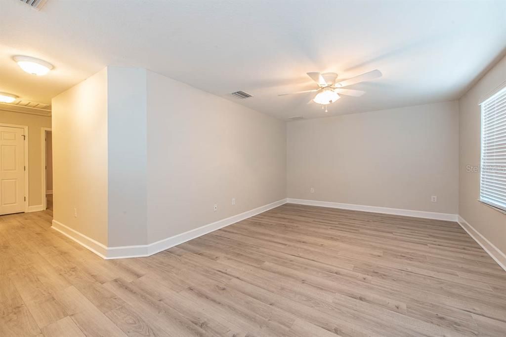 出租: $3,000 (4 贝兹, 3 浴室, 2736 平方英尺)