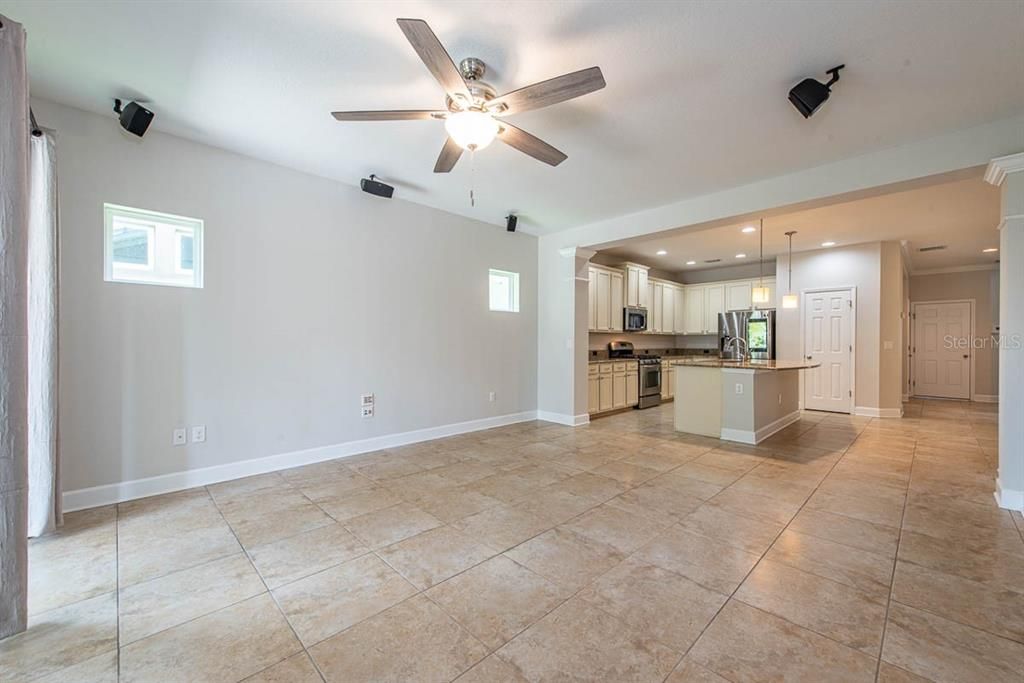 出租: $3,000 (4 贝兹, 3 浴室, 2736 平方英尺)