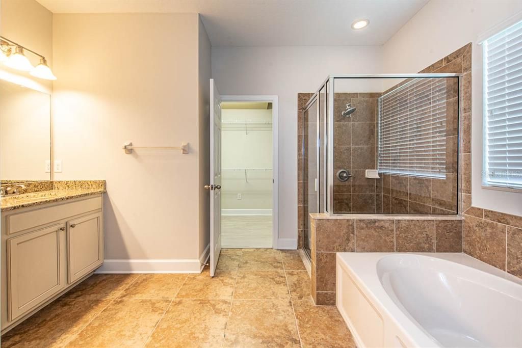 出租: $3,000 (4 贝兹, 3 浴室, 2736 平方英尺)