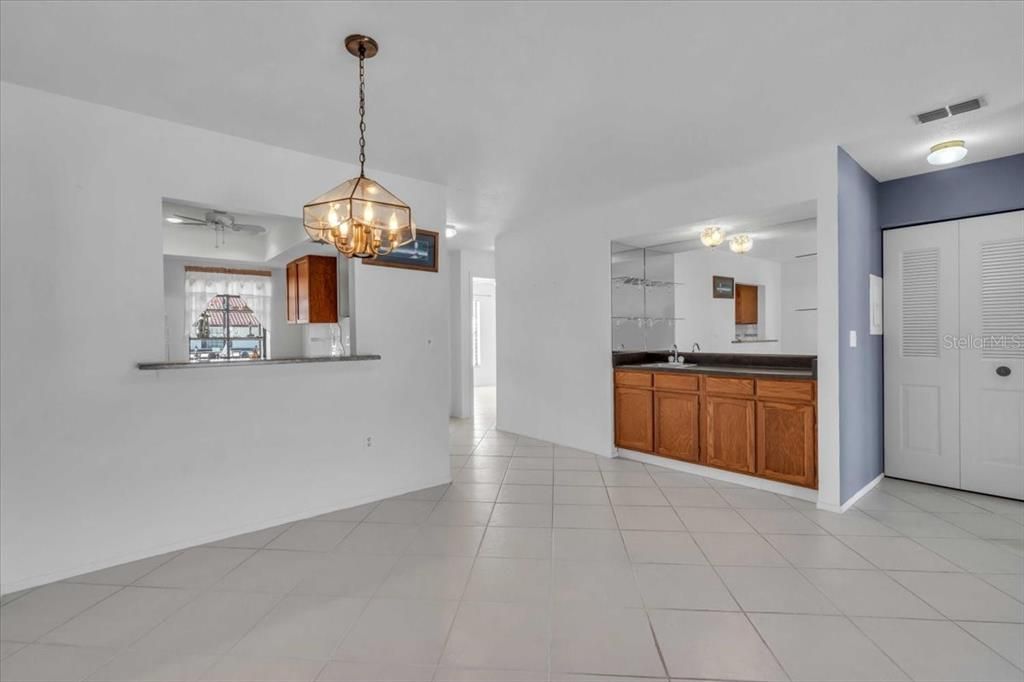 待售: $197,777 (2 贝兹, 2 浴室, 1122 平方英尺)