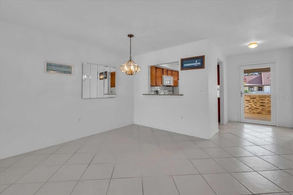 待售: $197,777 (2 贝兹, 2 浴室, 1122 平方英尺)