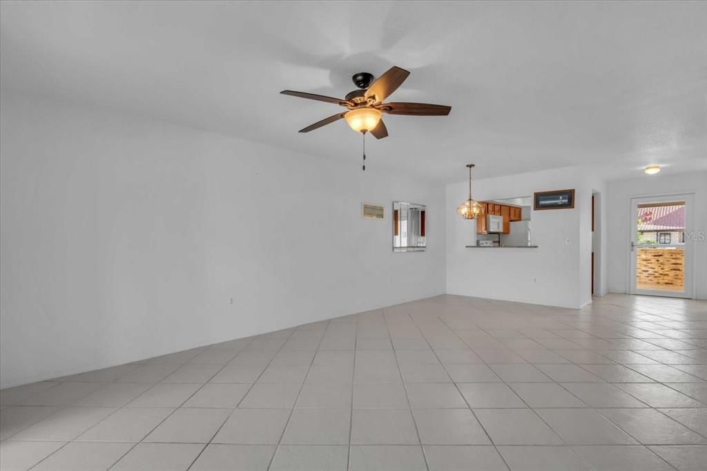 待售: $197,777 (2 贝兹, 2 浴室, 1122 平方英尺)