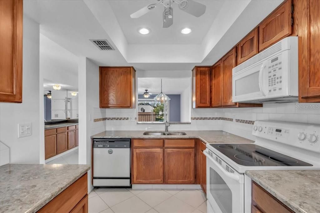 待售: $197,777 (2 贝兹, 2 浴室, 1122 平方英尺)