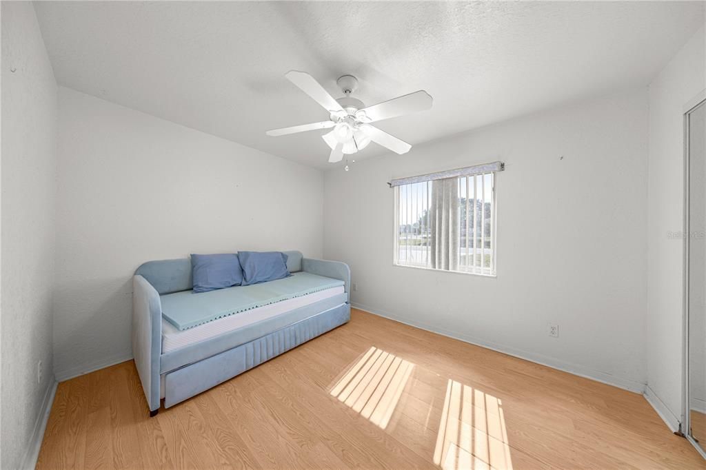 For Sale: $225,000 (2 beds, 2 baths, 1002 Square Feet)