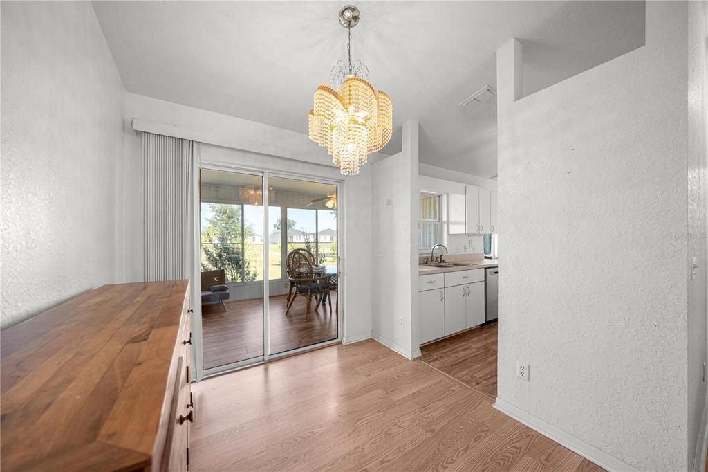 For Sale: $225,000 (2 beds, 2 baths, 1002 Square Feet)