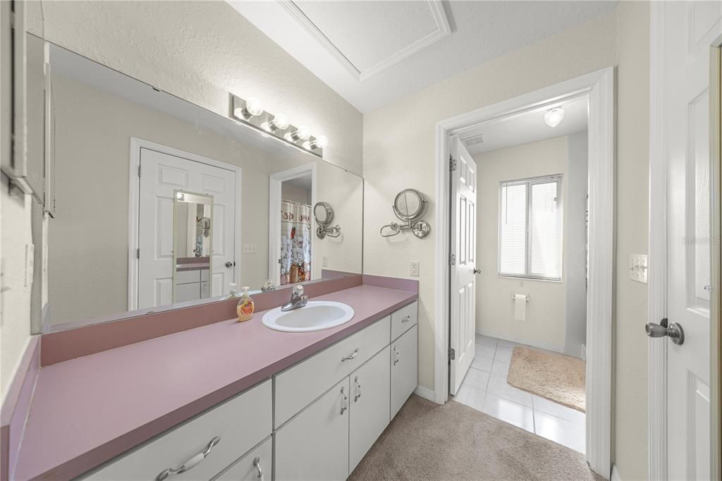 For Sale: $225,000 (2 beds, 2 baths, 1002 Square Feet)