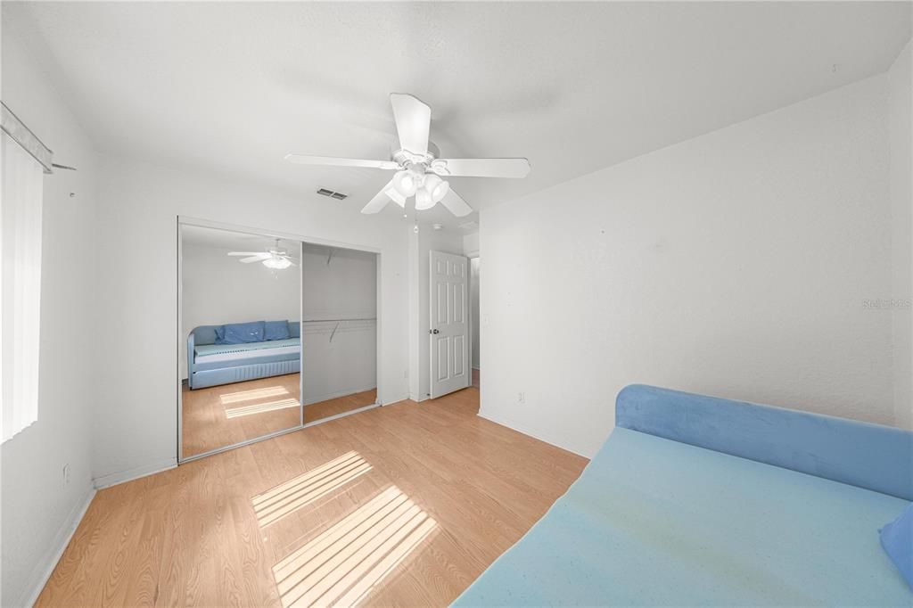 For Sale: $225,000 (2 beds, 2 baths, 1002 Square Feet)