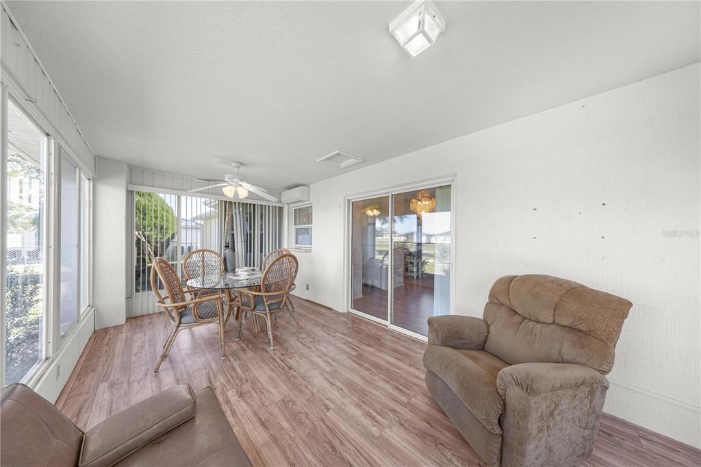 For Sale: $225,000 (2 beds, 2 baths, 1002 Square Feet)