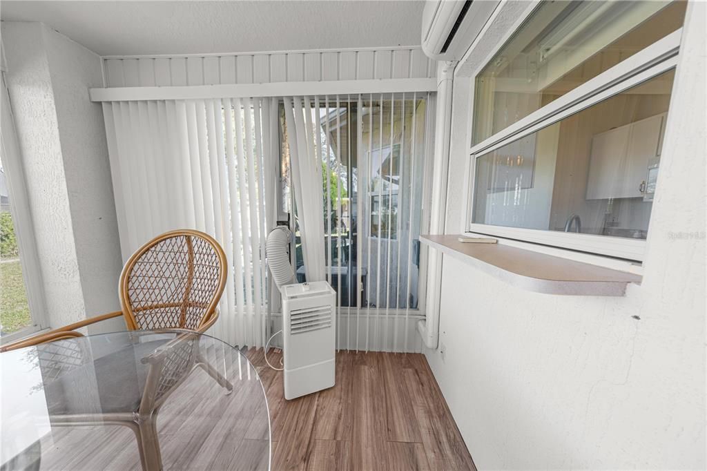 For Sale: $225,000 (2 beds, 2 baths, 1002 Square Feet)