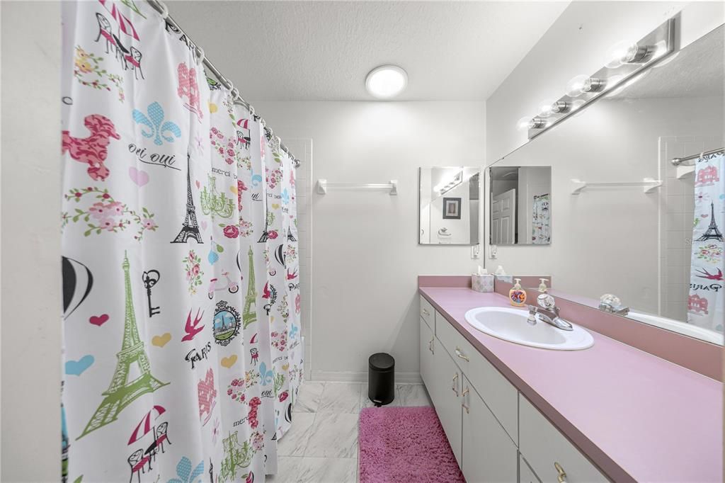 For Sale: $225,000 (2 beds, 2 baths, 1002 Square Feet)