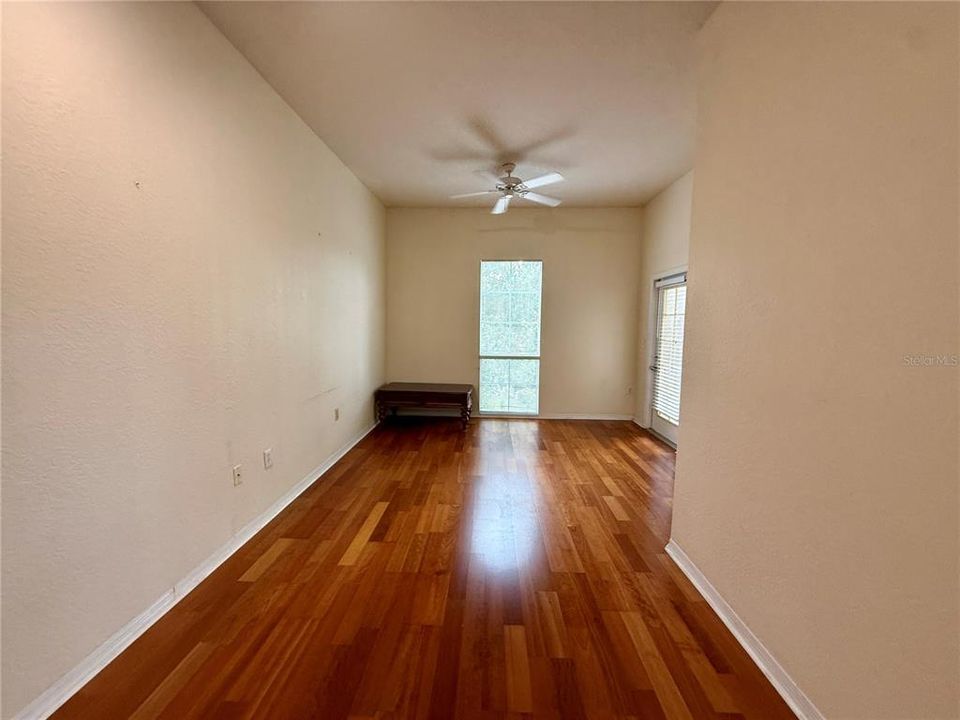 出租: $1,800 (1 贝兹, 1 浴室, 721 平方英尺)