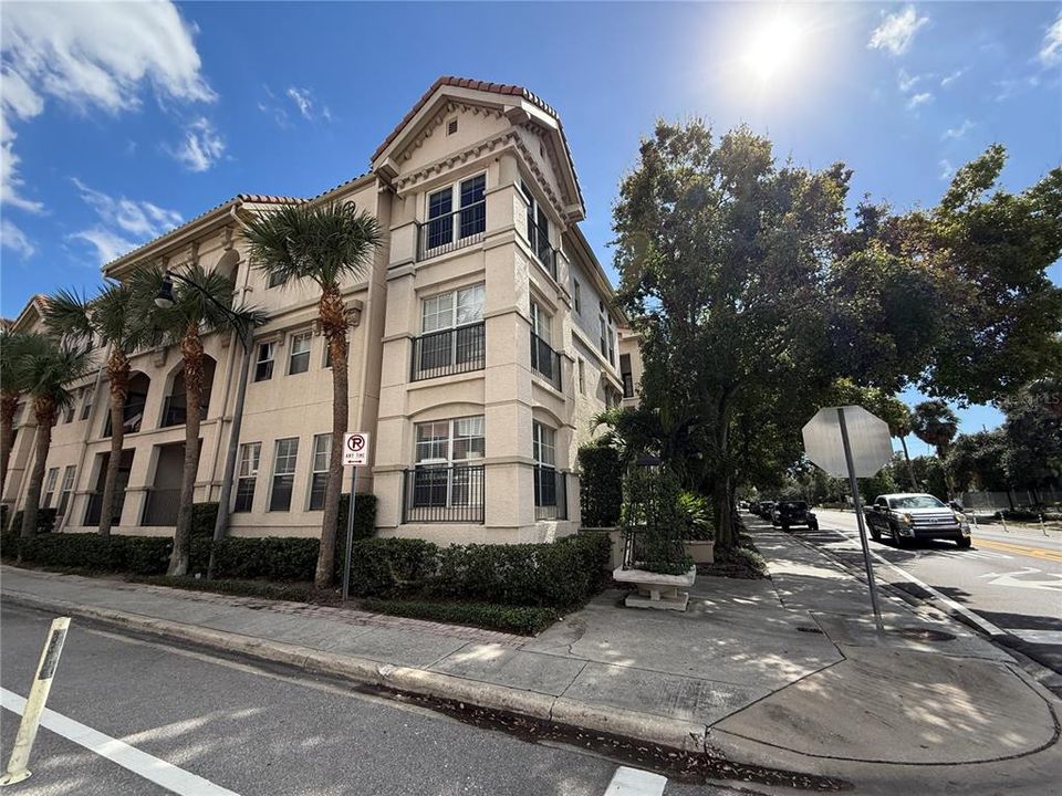 出租: $1,800 (1 贝兹, 1 浴室, 721 平方英尺)