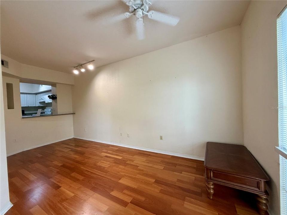 出租: $1,800 (1 贝兹, 1 浴室, 721 平方英尺)