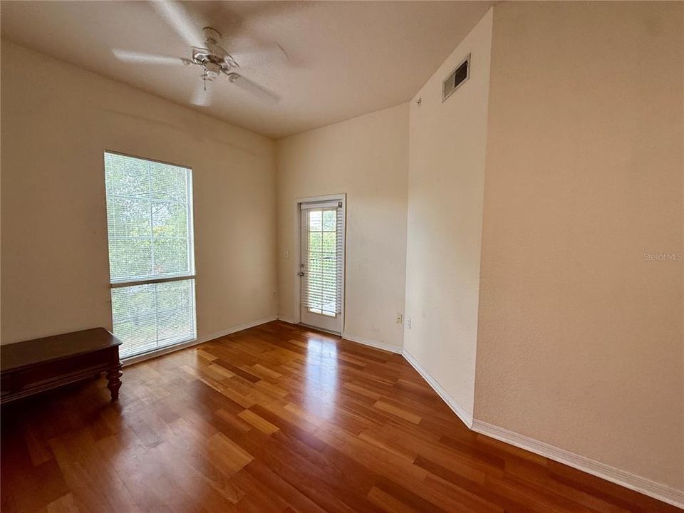 出租: $1,800 (1 贝兹, 1 浴室, 721 平方英尺)