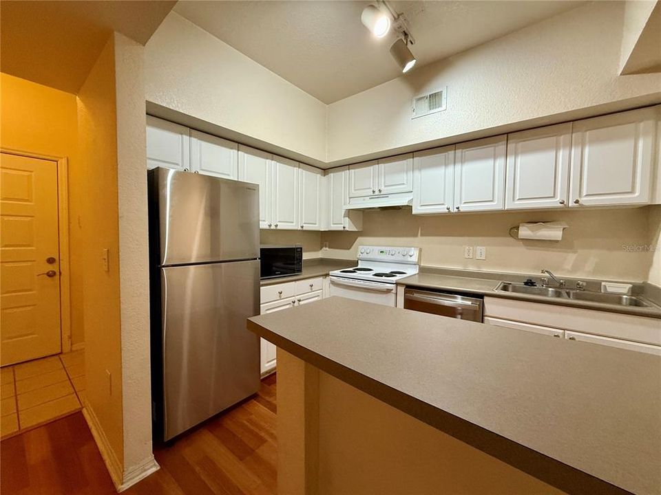 出租: $1,800 (1 贝兹, 1 浴室, 721 平方英尺)