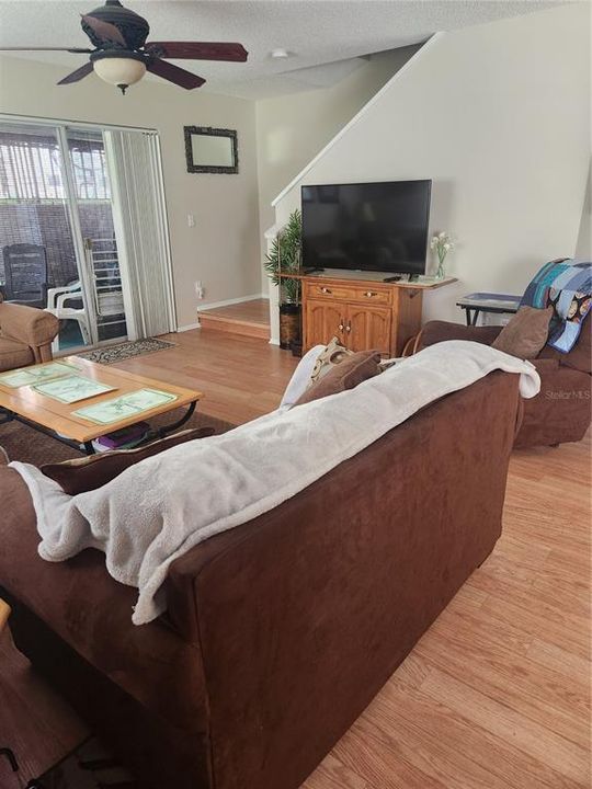 For Rent: $2,100 (2 beds, 1 baths, 1150 Square Feet)