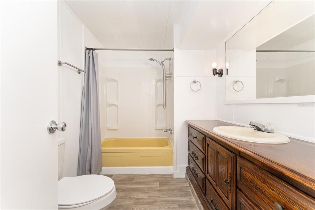 For Sale: $79,900 (2 beds, 2 baths, 960 Square Feet)