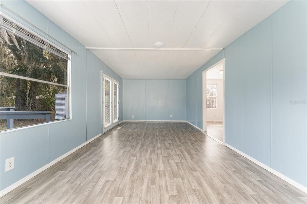 For Sale: $79,900 (2 beds, 2 baths, 960 Square Feet)