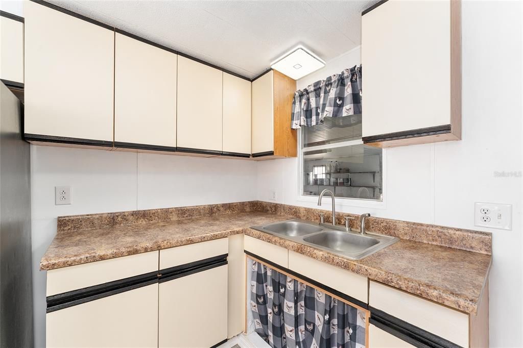 For Sale: $79,900 (2 beds, 2 baths, 960 Square Feet)