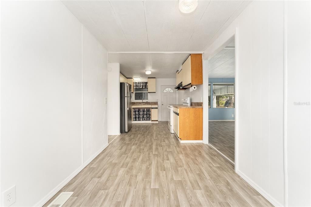 For Sale: $79,900 (2 beds, 2 baths, 960 Square Feet)