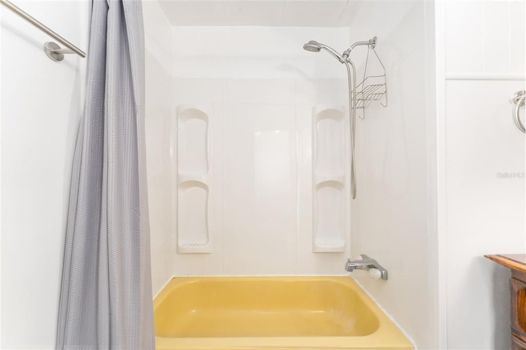 For Sale: $79,900 (2 beds, 2 baths, 960 Square Feet)