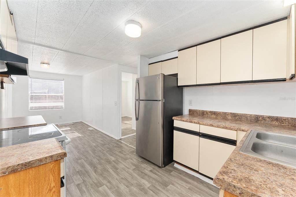 For Sale: $79,900 (2 beds, 2 baths, 960 Square Feet)