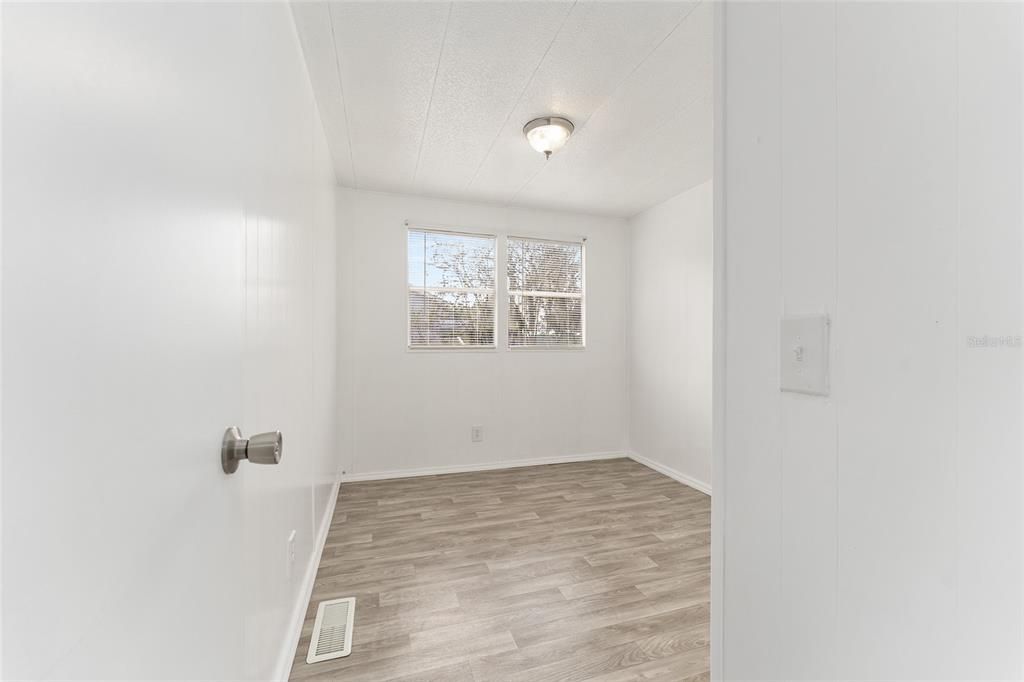 For Sale: $79,900 (2 beds, 2 baths, 960 Square Feet)