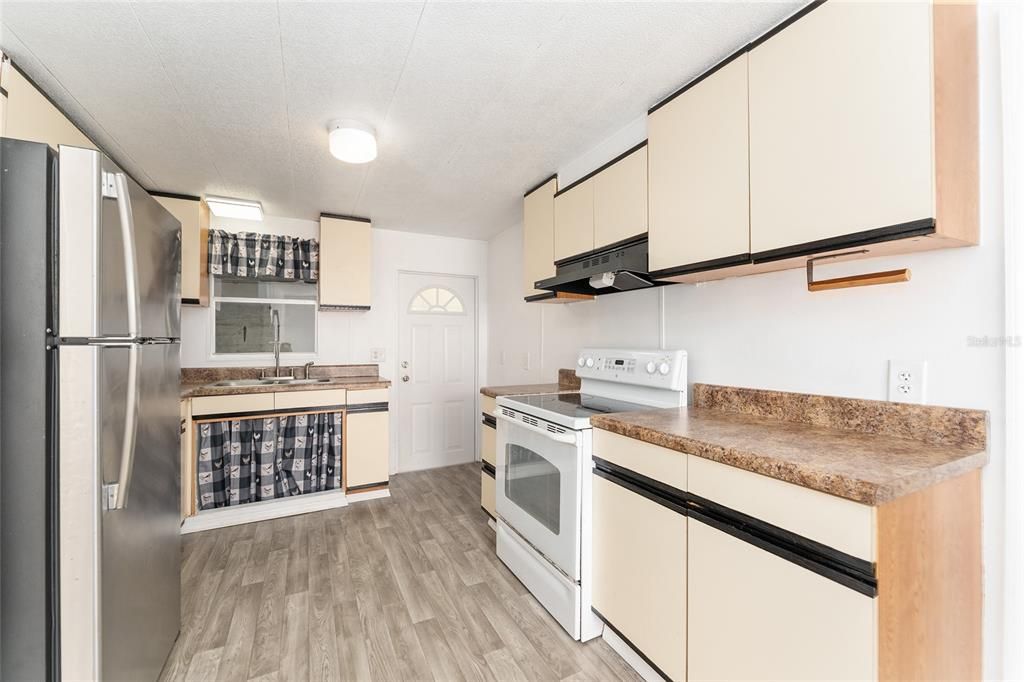 For Sale: $79,900 (2 beds, 2 baths, 960 Square Feet)