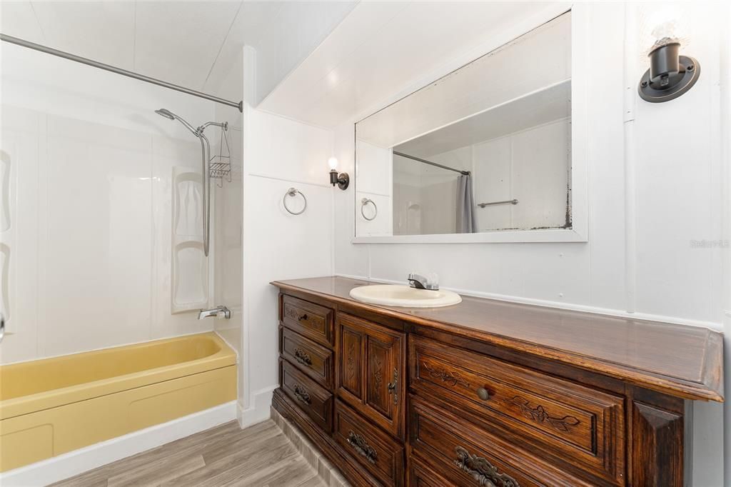 For Sale: $79,900 (2 beds, 2 baths, 960 Square Feet)