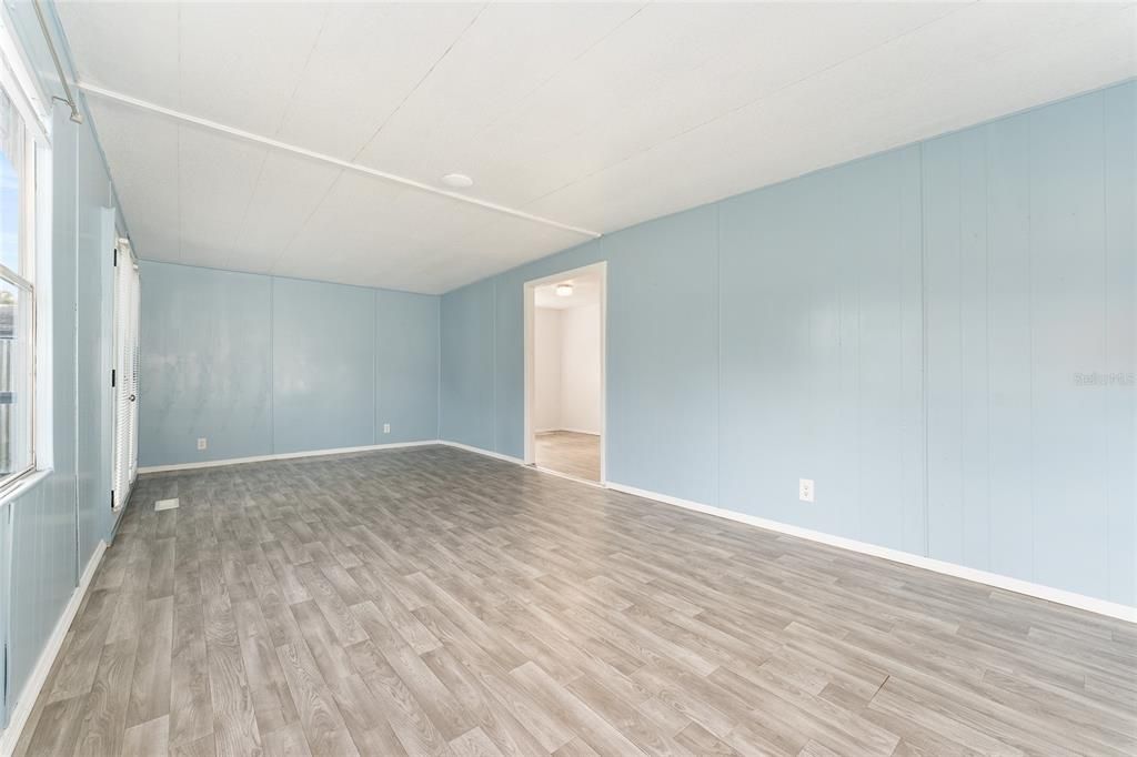 For Sale: $79,900 (2 beds, 2 baths, 960 Square Feet)