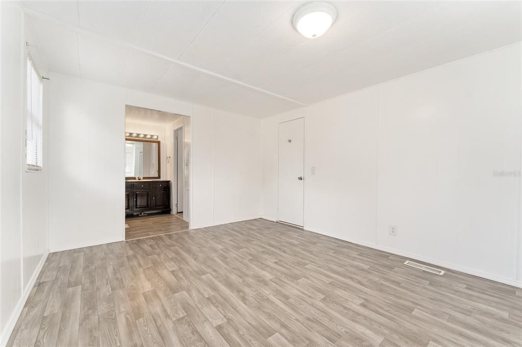 For Sale: $79,900 (2 beds, 2 baths, 960 Square Feet)