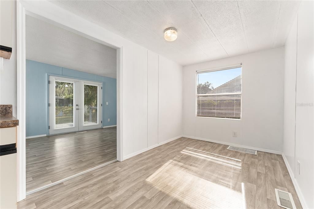 For Sale: $79,900 (2 beds, 2 baths, 960 Square Feet)